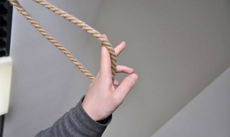 59 yaşlı kişi evinin çardağından özünü ASDI