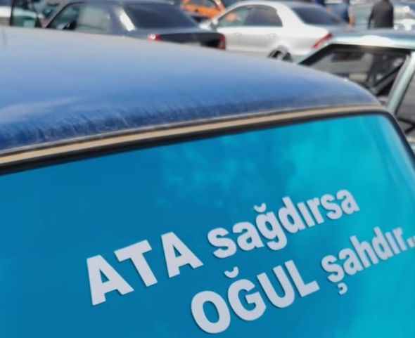 Maşınların şüşələrinə yazı yazan sürücülərə xəbərdarlıq