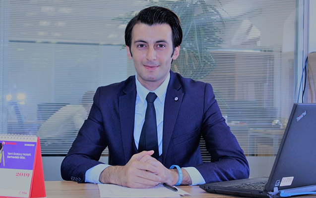 Yarım milyonluq mənimsəmədə ittiham olunan politoloqa 12 il cəza istənildi