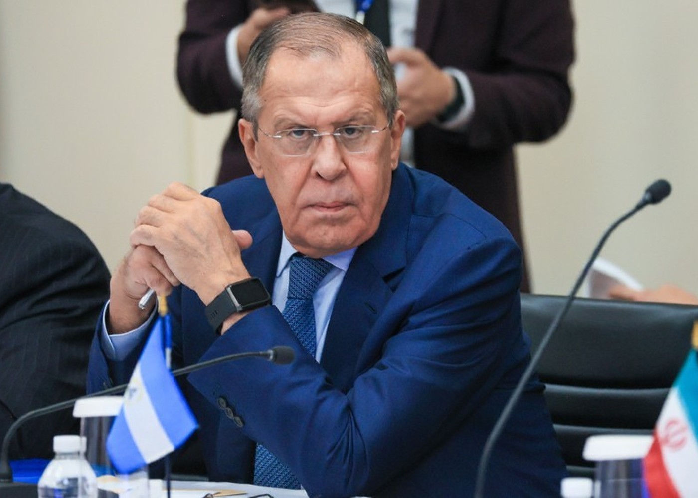 Lavrov onu çəkən fotoqrafa əsəbləşdi - VİDEO