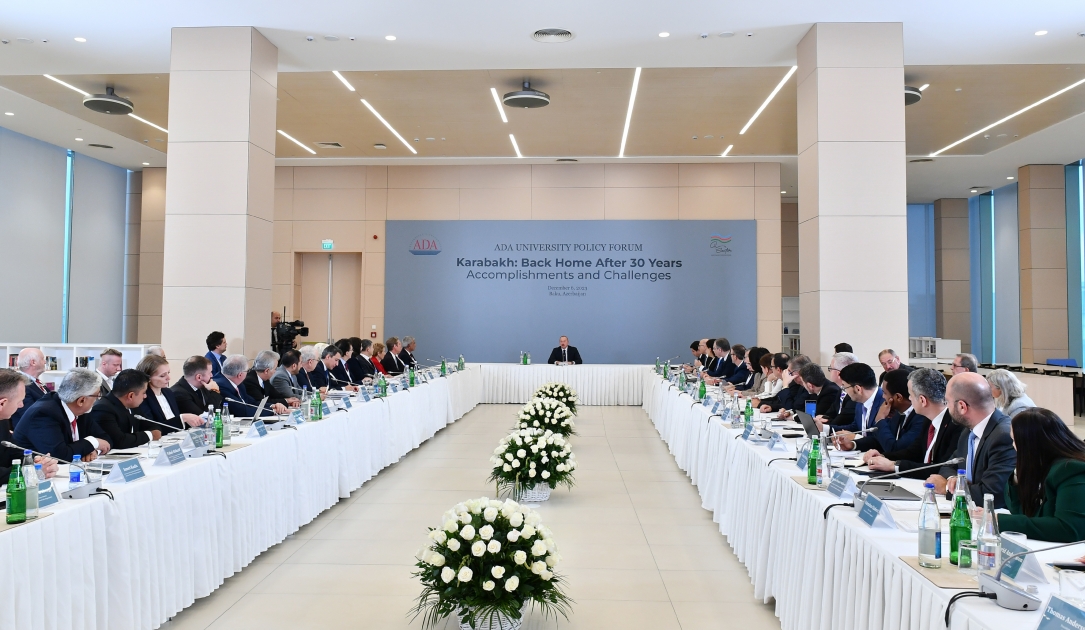 İlham Əliyev ADA Universitetindəki Beynəlxalq Forumda iştirak edib - VİDEO