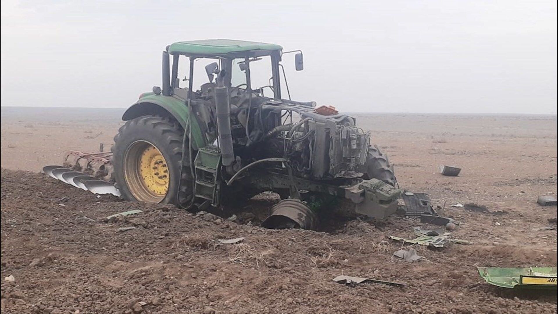 Horadizdə traktor minaya düşdü - Sürücü yaralandı