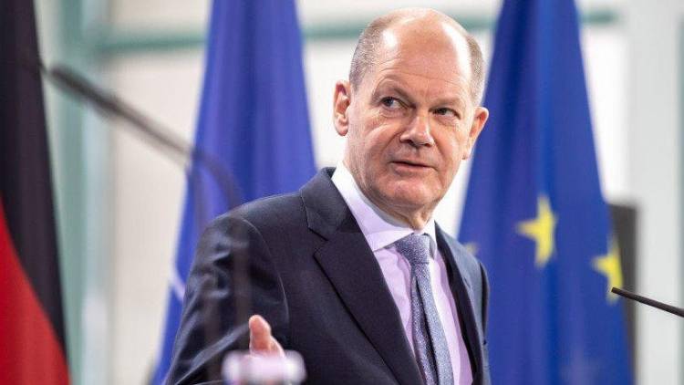 Şolz Almaniya kanslerləri arasında ən pis reytinqi yığıb