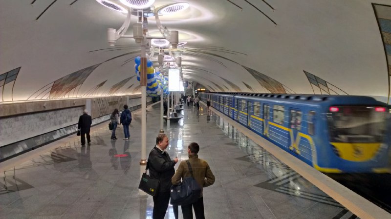 Kiyev metrosunun fəaliyyəti məhdudlaşır - Səbəb sığınacaqdır...