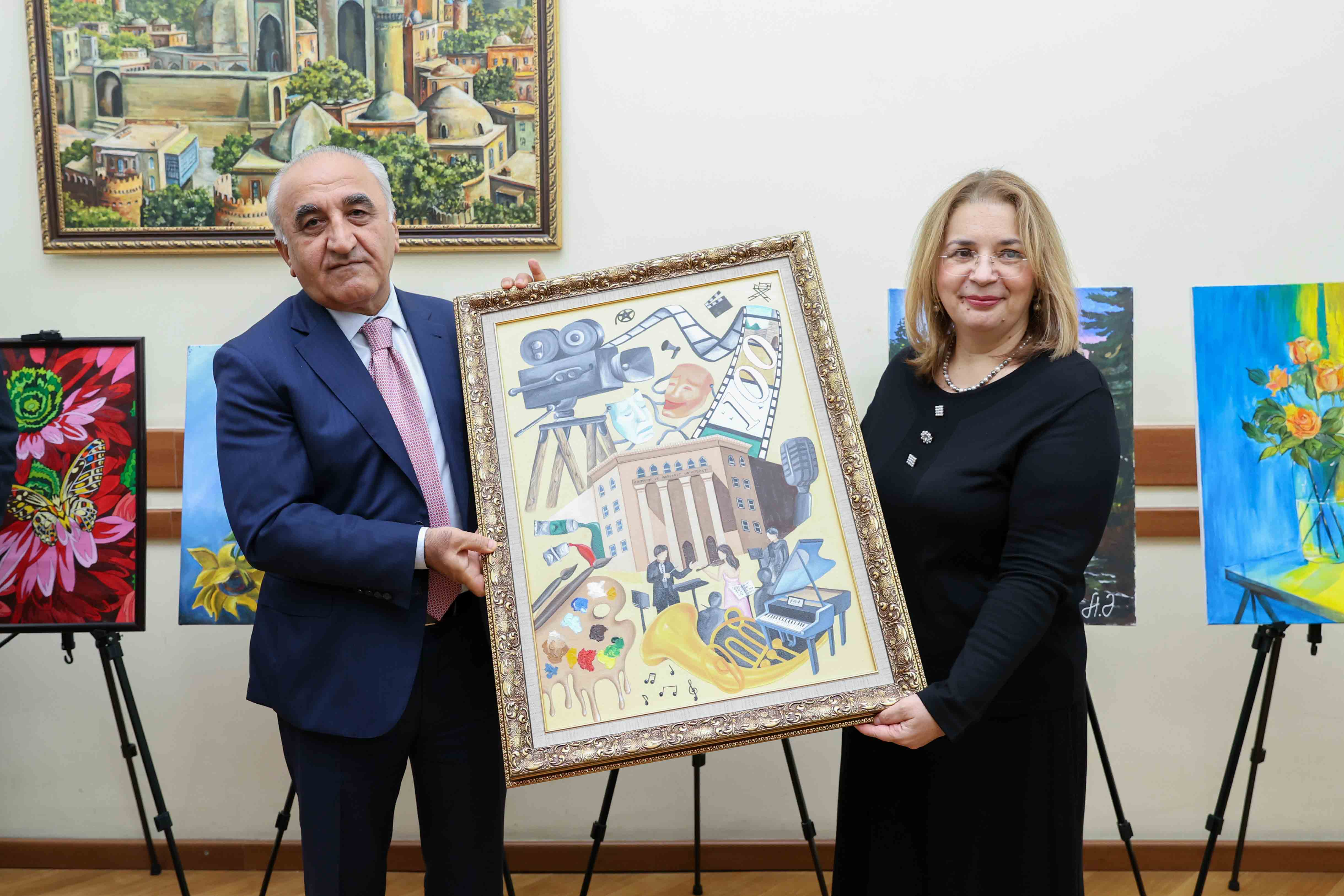 UNEC-də ADMİU-nun 100 illiyi münasibətilə sərgi keçirilib - FOTO