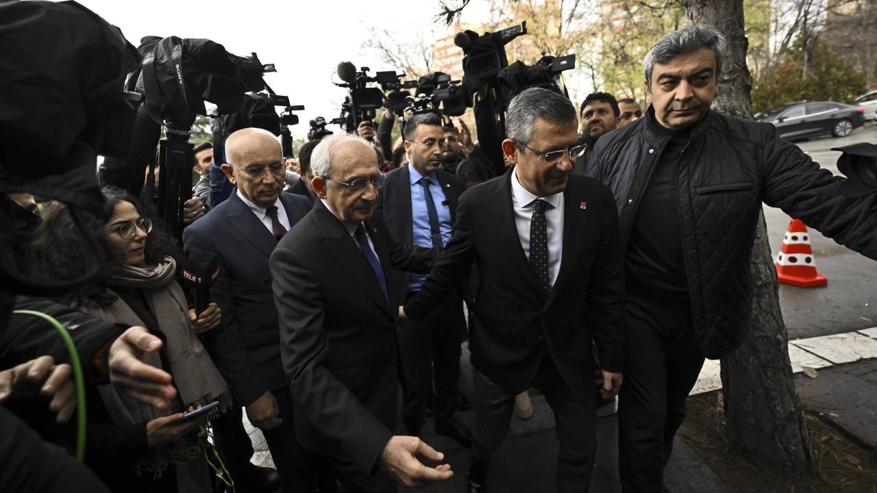 CHP-də sələf-xələf görüşü: Özel Kılıçdaroğluya baş çəkdi