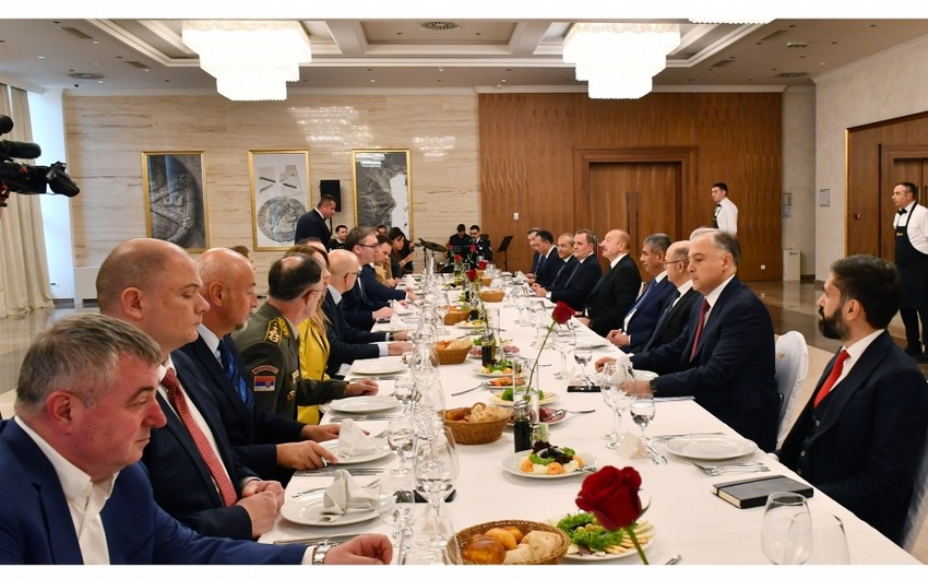 Prezidentlərin geniş tərkibdə görüşü olub