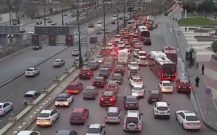 Bakının əsas yollarında TIXAC var