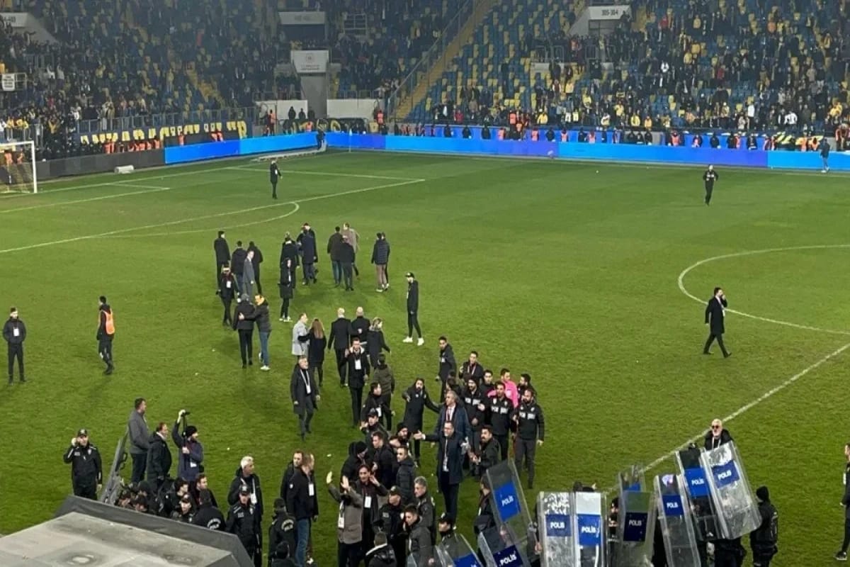 Türkiyə çempionatında hakim DÖYÜLDÜ