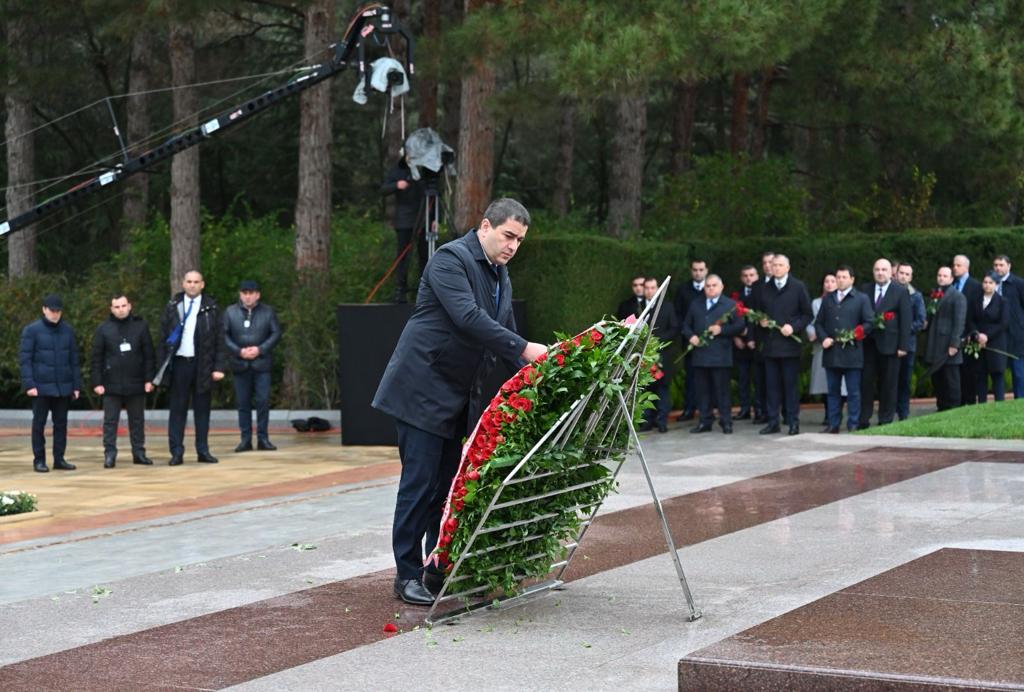 Papuaşvili Ulu Öndərin məzarını və Şəhidlər xiyabanını ziyarət etdi - FOTOLAR