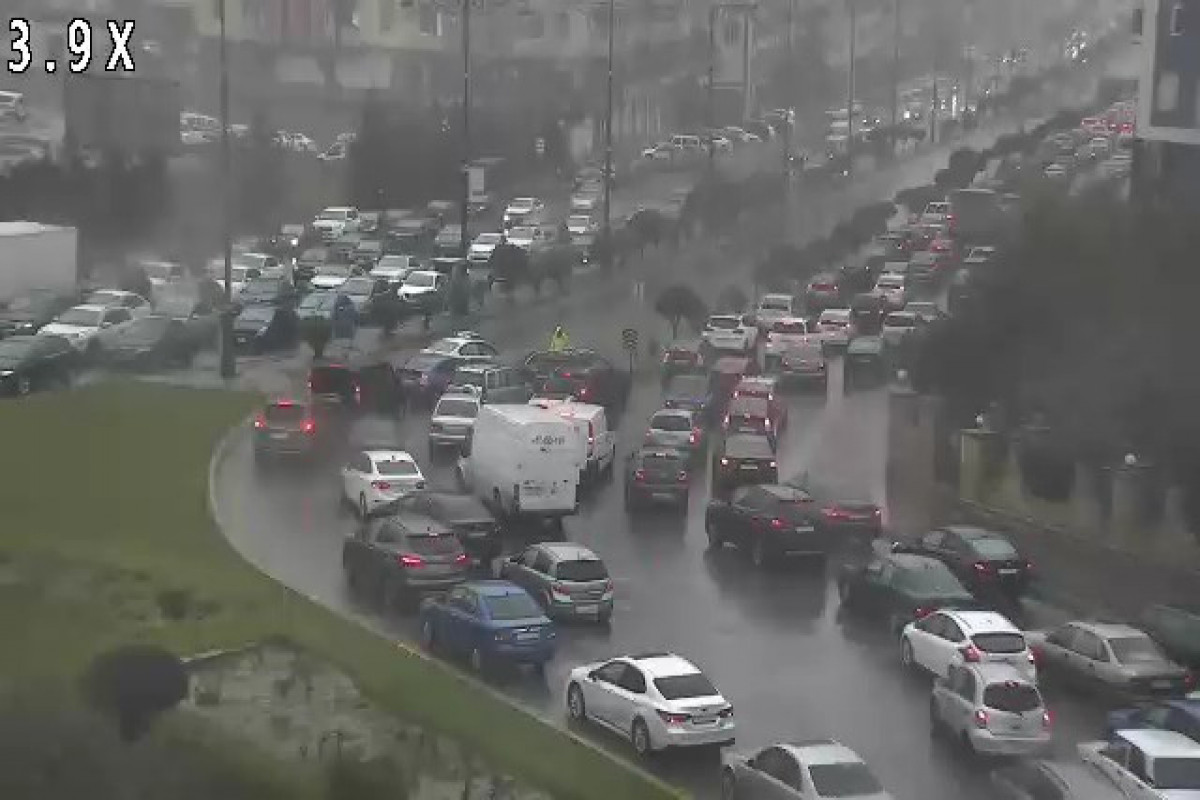 Tbilisi prospektində qəza - Tıxac yarandı - VİDEO