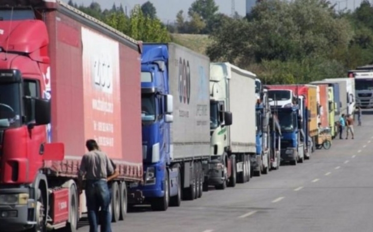 Gömrükdə gözləyən yük maşınların sayı AÇIQLANDI