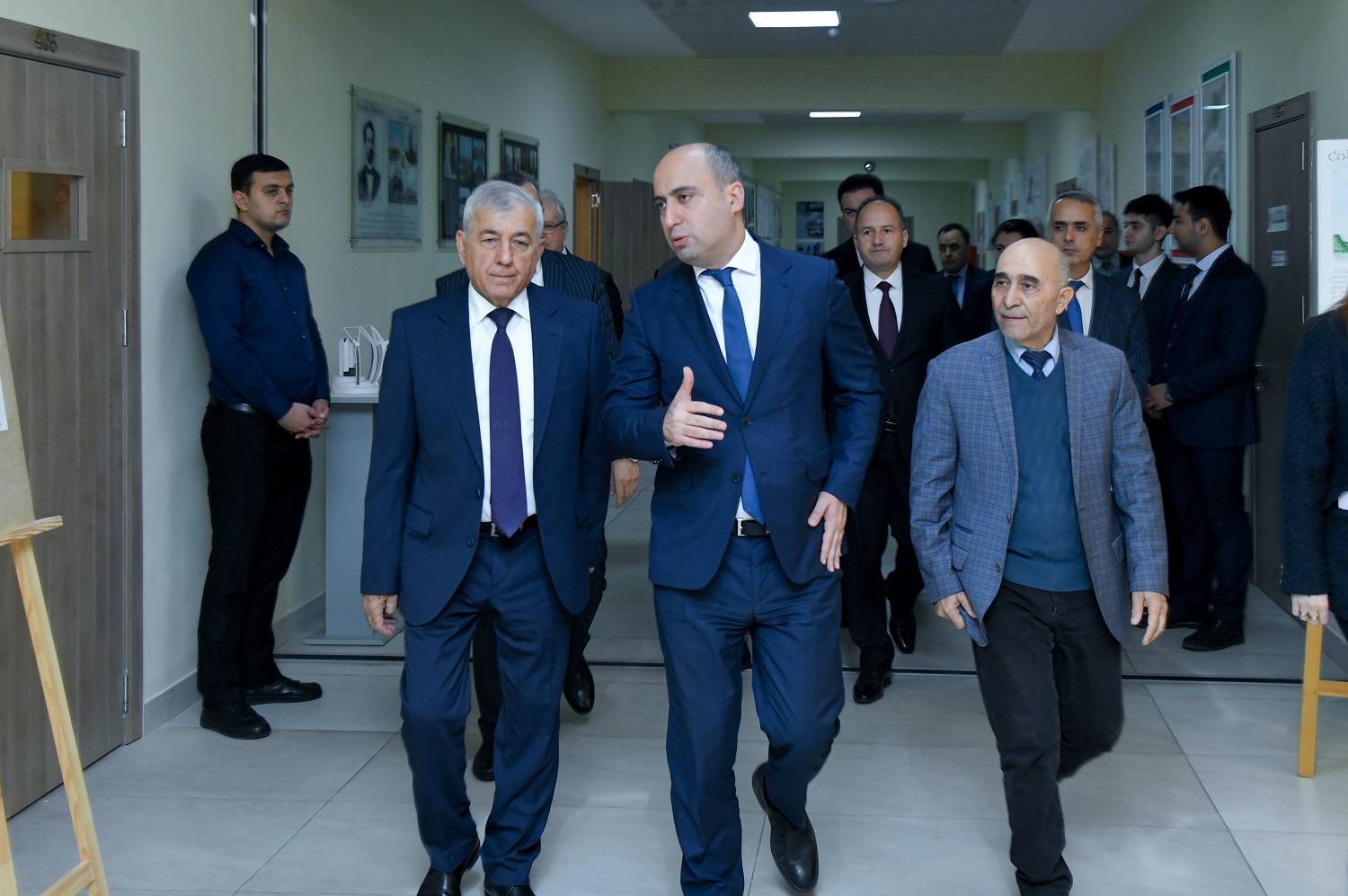 Nazir BMU-nun yeni tədris korpusu və laboratoriyaları ilə tanış olub - FOTO