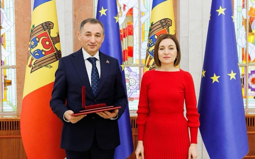 Sandu səfirimizi “Şərəf” ordeni ilə təltif etdi