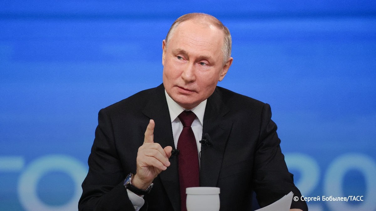 Putin mətbuat konfransına ağ fincanla gəldi, söhbətə suverenlikdən başladı
