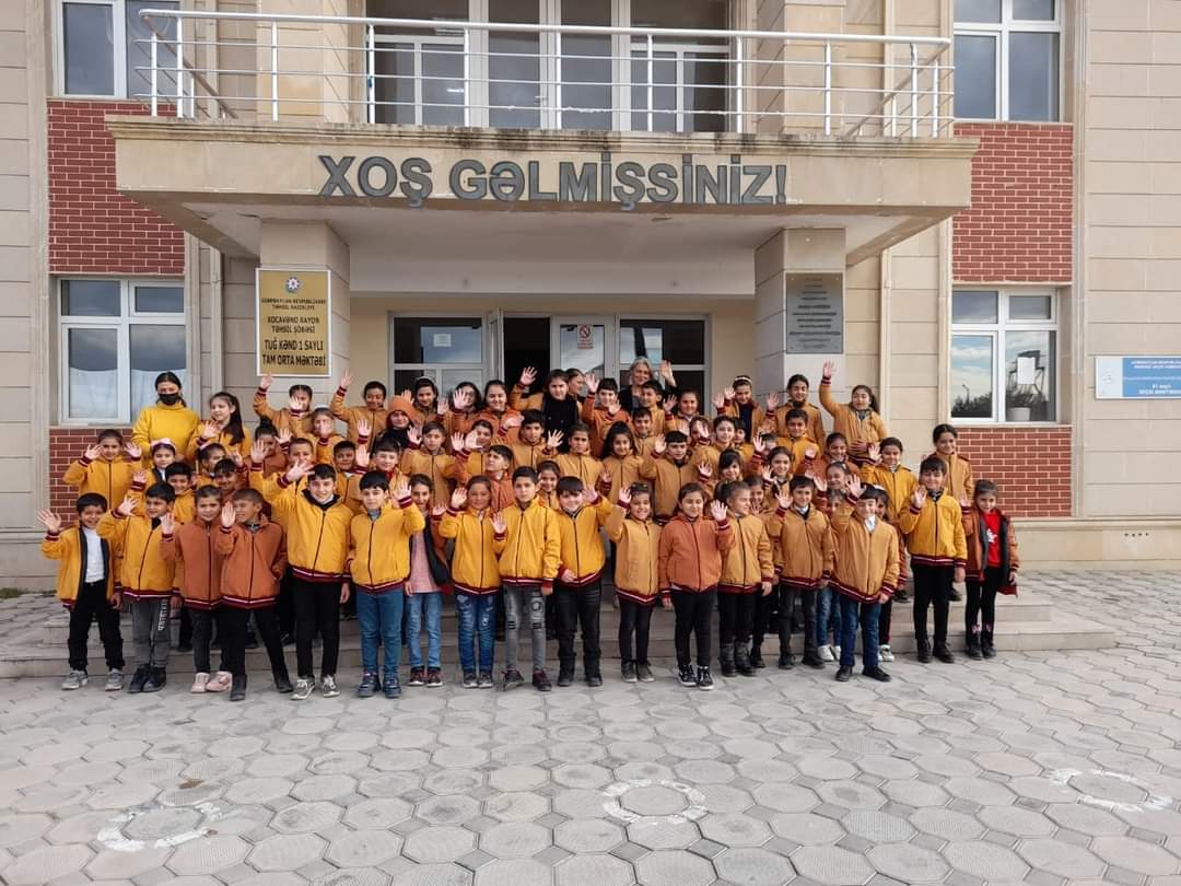 Məcburi köçkün şagirdlərə qış geyimləri paylanıb - FOTO