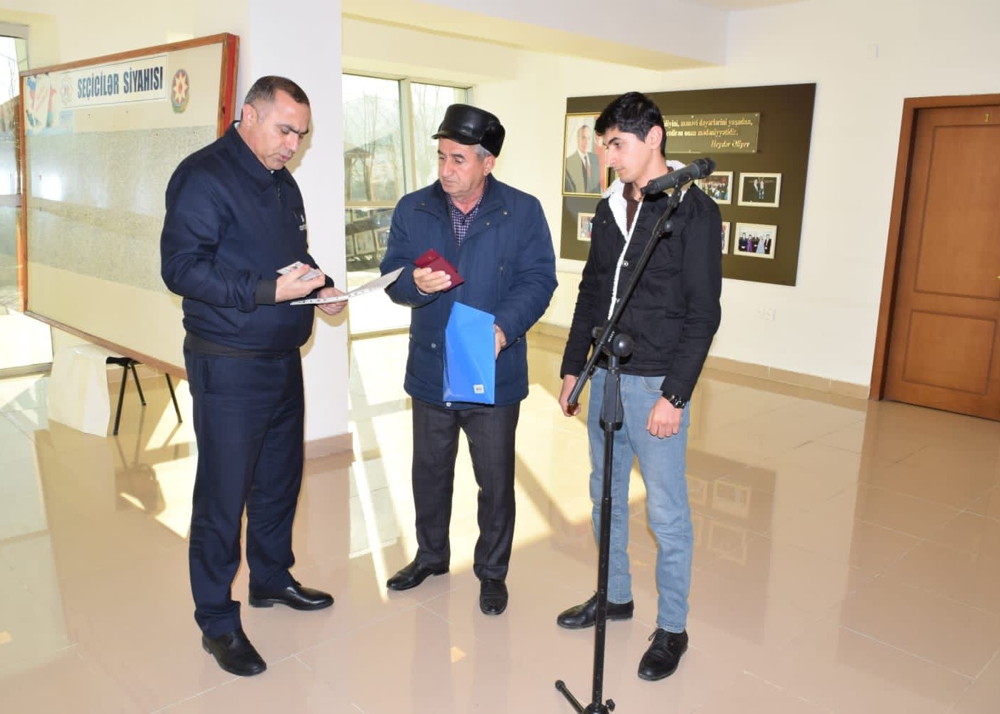 “Açıq mikrofon”da 7 müraciət...- FOTOLAR