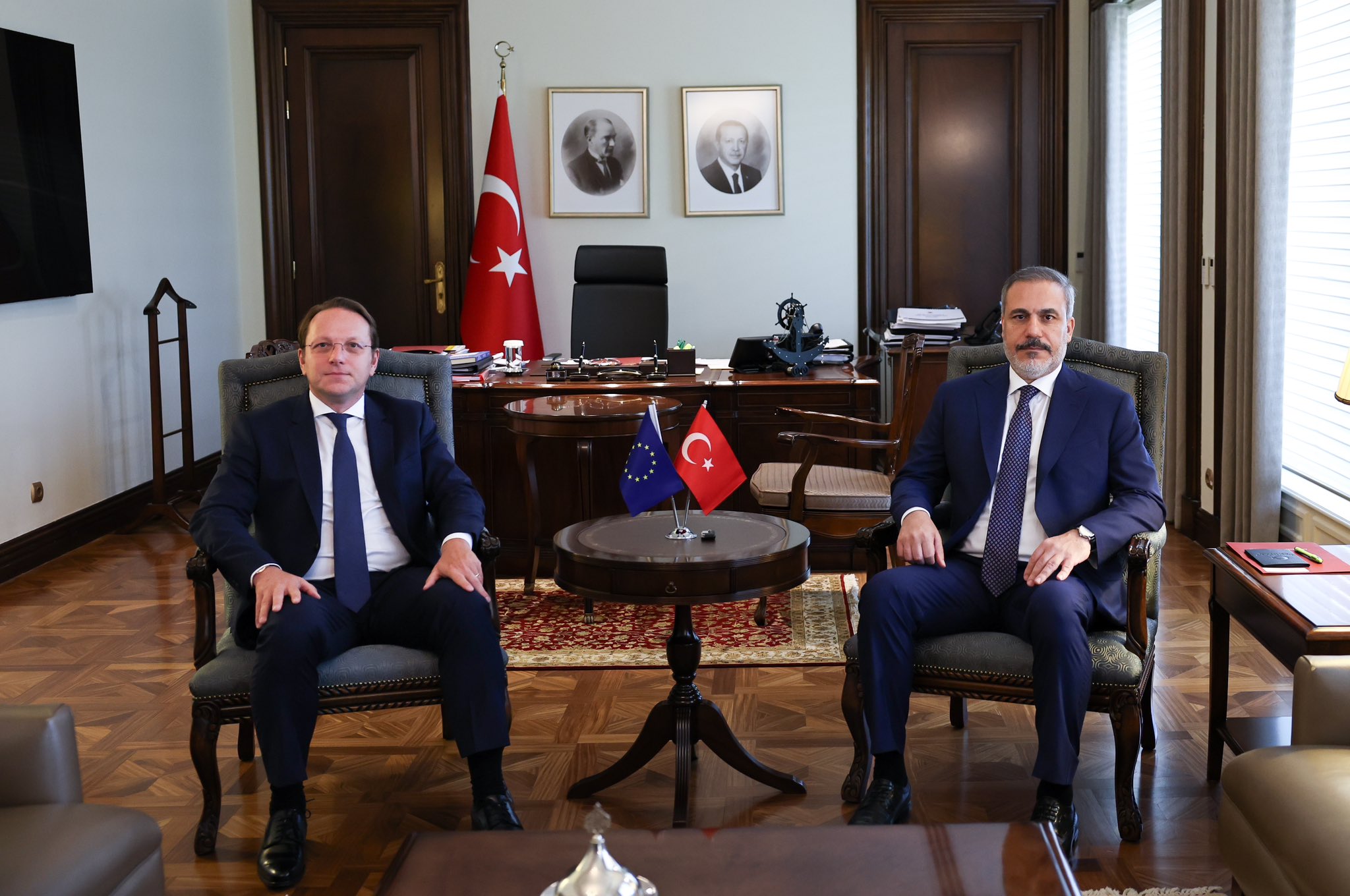 Hakan Fidan avrokomissar Varhelyi ilə danışıqlar apardı