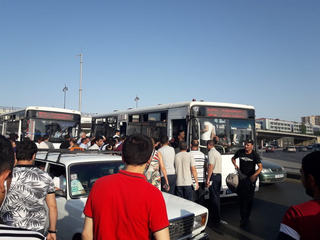 Bakı sakinlərinin nəqliyyatla bağlı problemləri öyrənilir