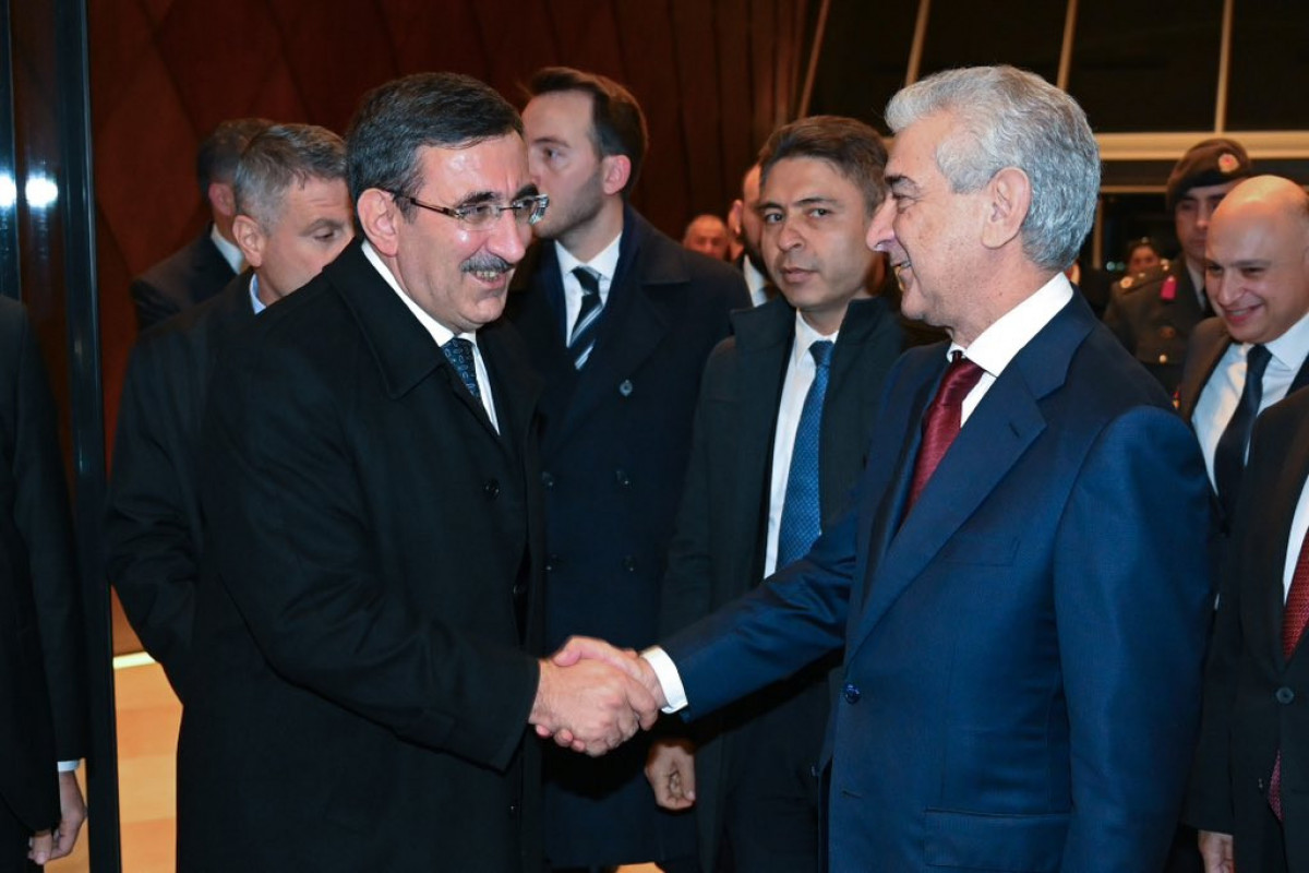 Cevdet Yılmaz Azərbaycana GƏLDİ