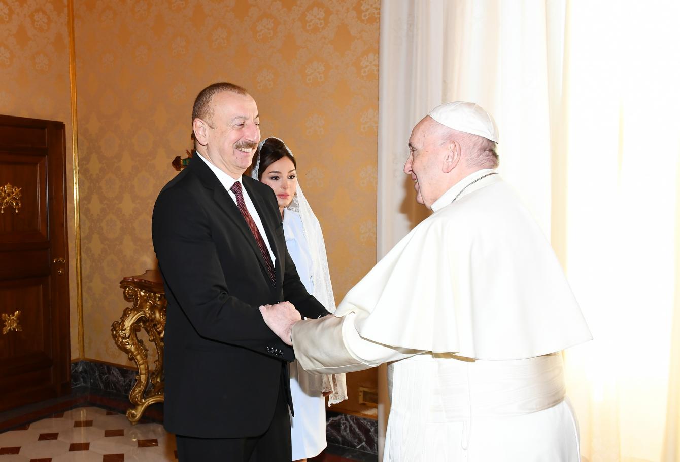 İlham Əliyevdən Roma papasına təbrik mesajı