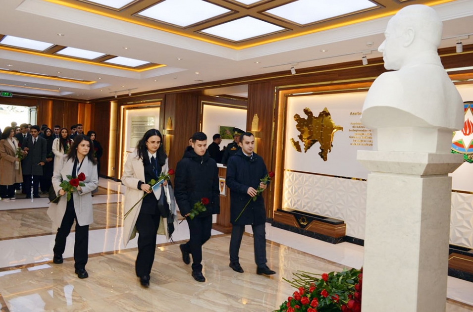 Diplomatiya könüllüləri Hərbi Liseydə olublar - FOTO