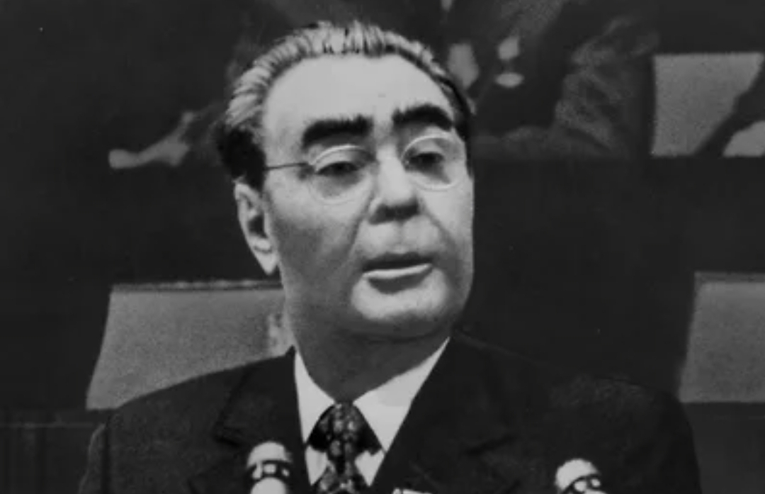 Brejnev fəxri vətəndaş titulundan məhrum edildi