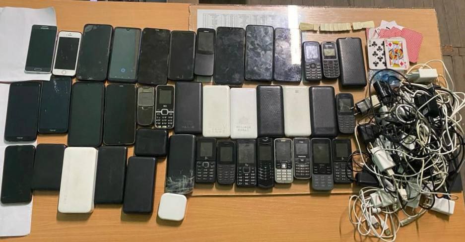 Ermənistanda hərbi hissələrdən 4 min smartfon yığılıb