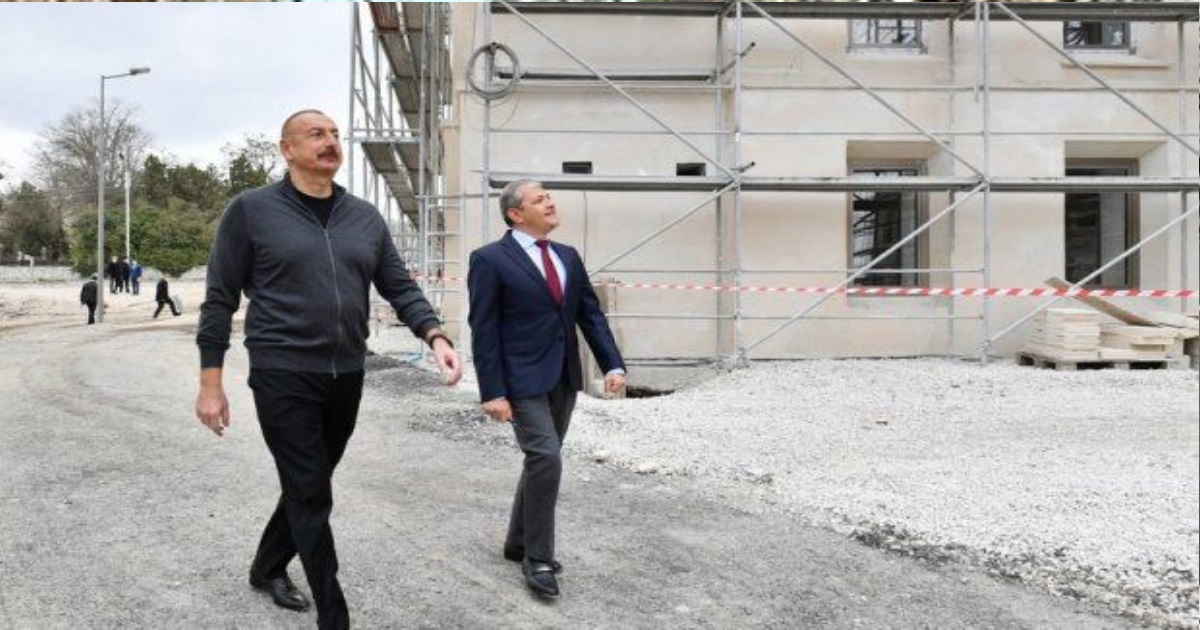 Prezident Aşağı Gövhər Ağa məscidində aparılan bərpa işləri ilə tanış oldu