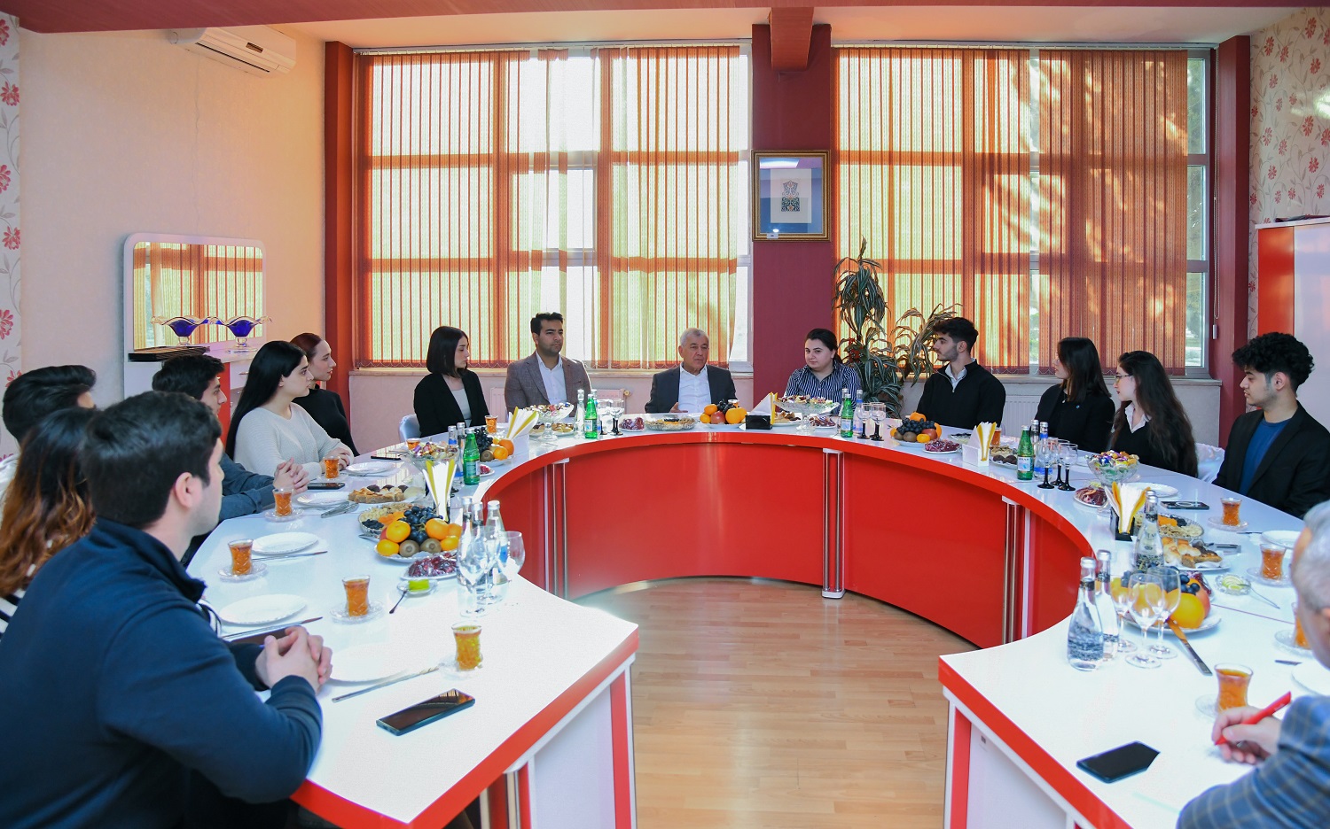 Rektor universitetin fəal tələbələri ilə görüşdü - FOTO