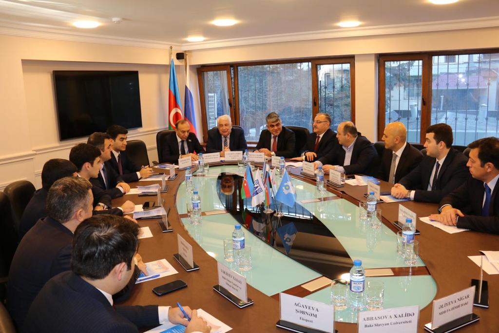 Azərbaycanda gənclər siyasətinə dair konfrans - FOTO
