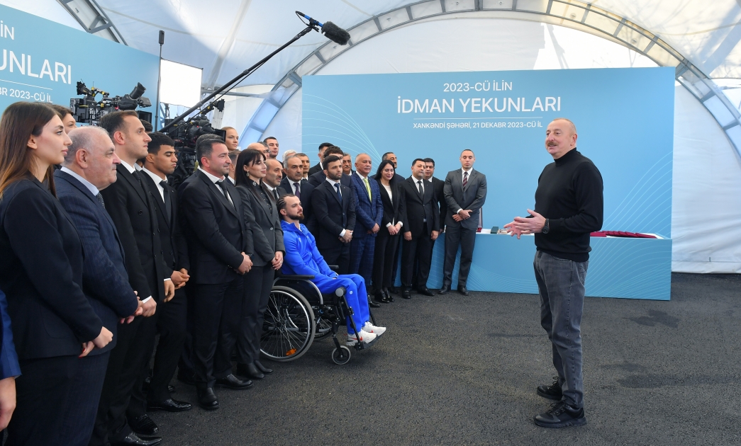 Prezident 29 idmançıya mənzil hədiyyə etdi - VİDEO
