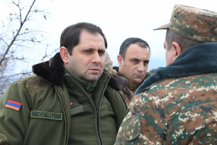 Ermənistan Müdafiə Nazirliyi ordunu mükafatlandırır