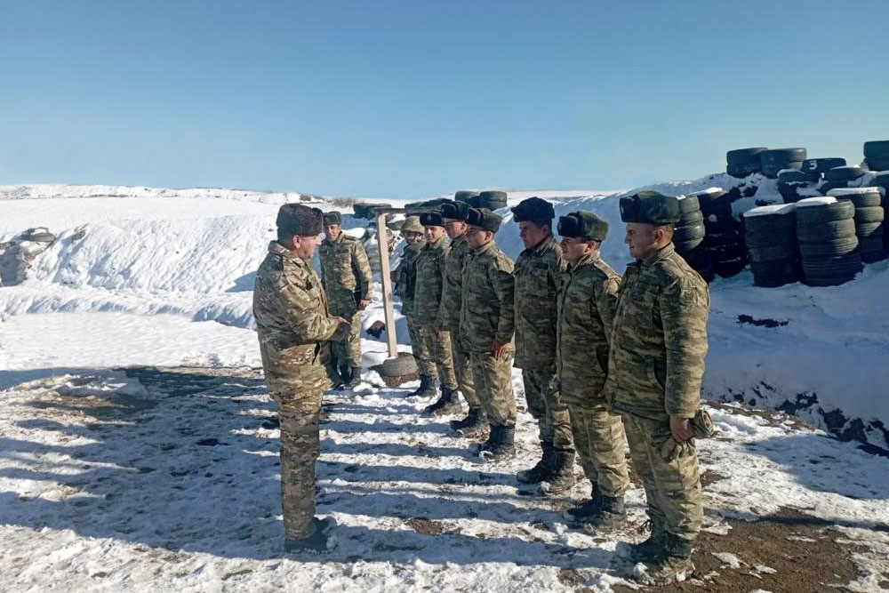 Çətin ərazilərdə xidmət edən hərbçilərlə görüş - FOTO
