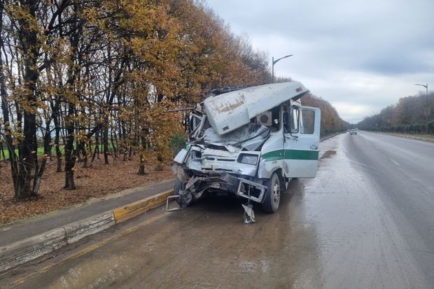 “KamAZ” mikroavtobusla toqquşdu - Yaralıların sayı 17-yə çatdı