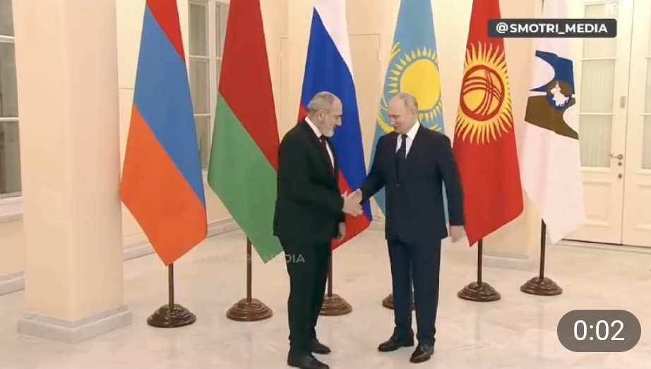 Putin Paşinyanı belə qarşıladı - VİDEO
