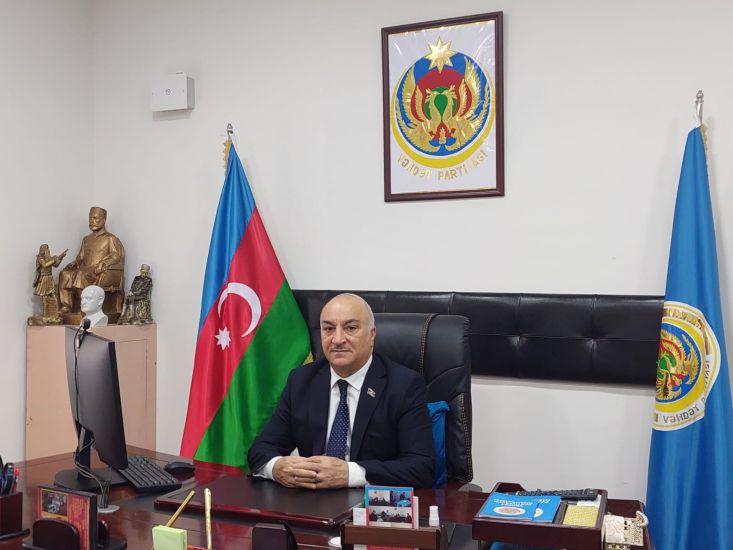Qızlar universitetlərə şəhvət doğuracaq geyimdə gedirlər - DEPUTAT