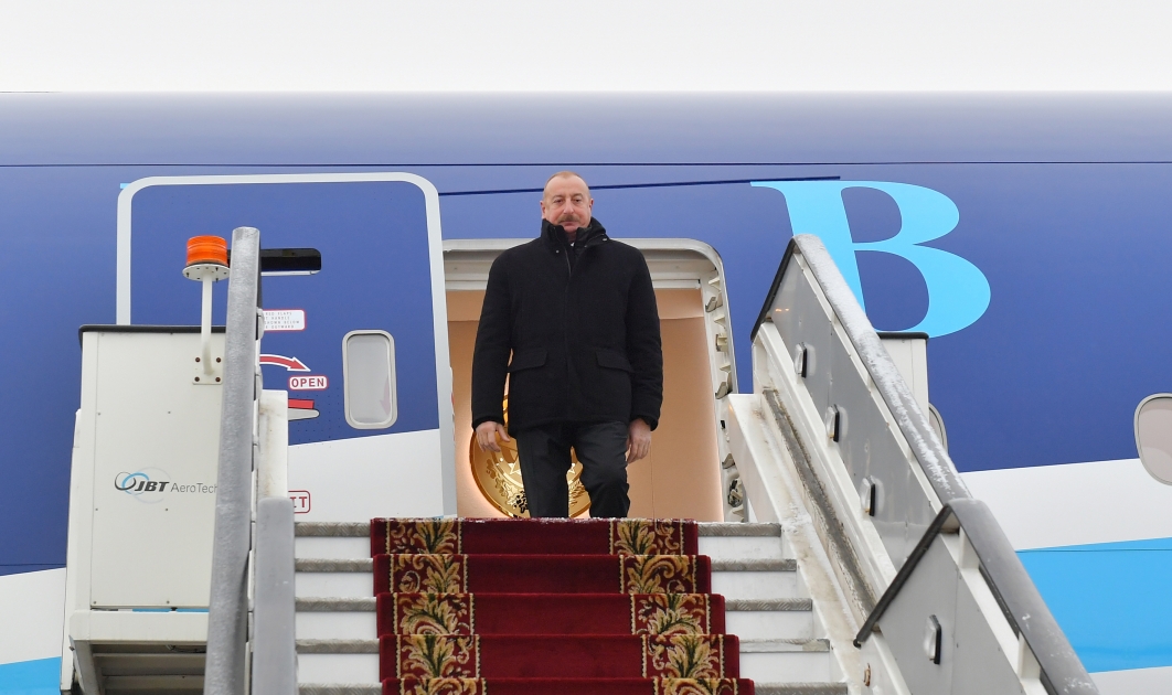 Prezident Sankt-Peterburqa getdi - FOTOLAR