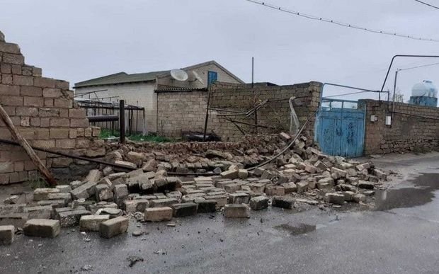 Qadının üzərinə hasar aşdı, ÖLDÜ