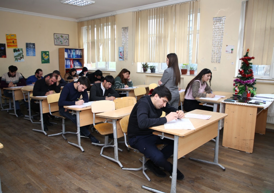 Eksternat imtahanlarında 1 223 nəfər iştirak etdi