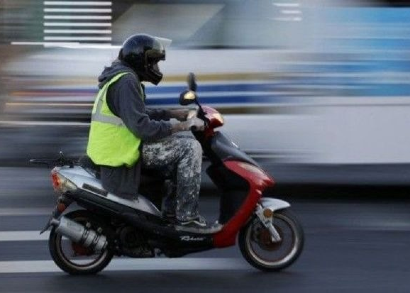 DYP-dən küləkli hava ilə bağlı moped sürücülərinə MÜRACİƏT