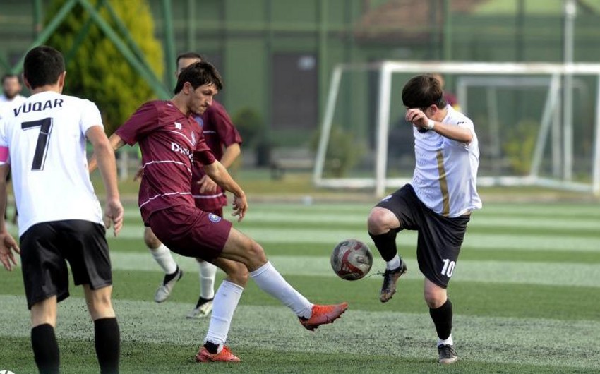 Hakimləri təhqir edən futbolçular cəzalandırıldı