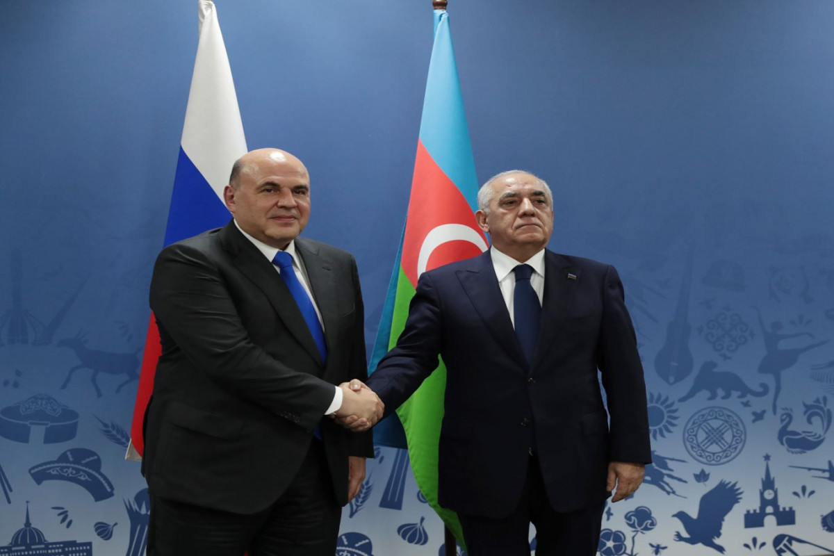 Əli Əsədov Mişustinə zəng vurdu