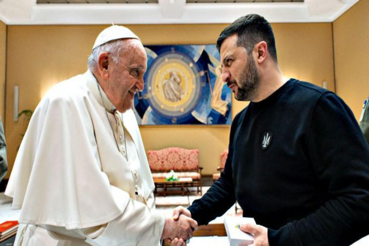 Zelenski Papa ilə “sülh formulu”nu müzakirə etdi