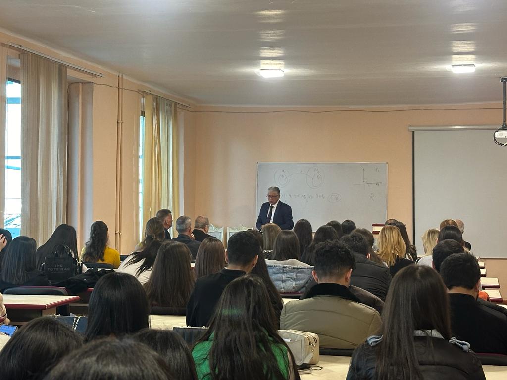Professor GDU-da ustad dərsi keçdi - FOTO