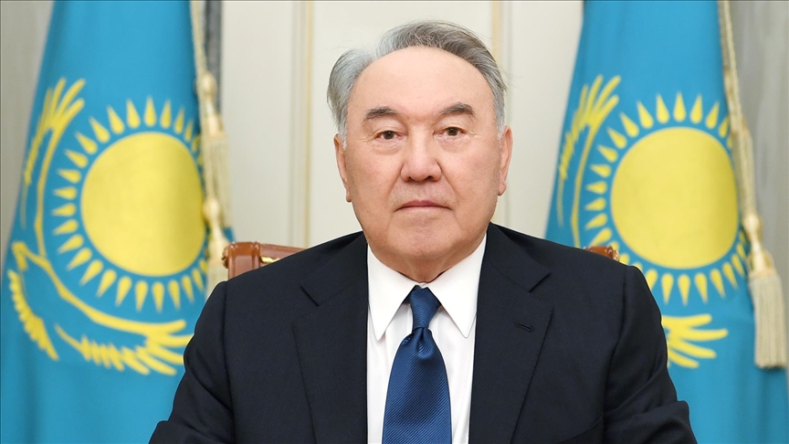 Nazarbayev azərbaycanlı jurnalistə imzalı kitab göndərdi - FOTO