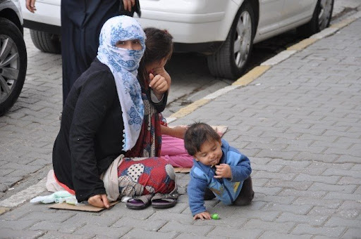 Polis Bakıda dilənçi \