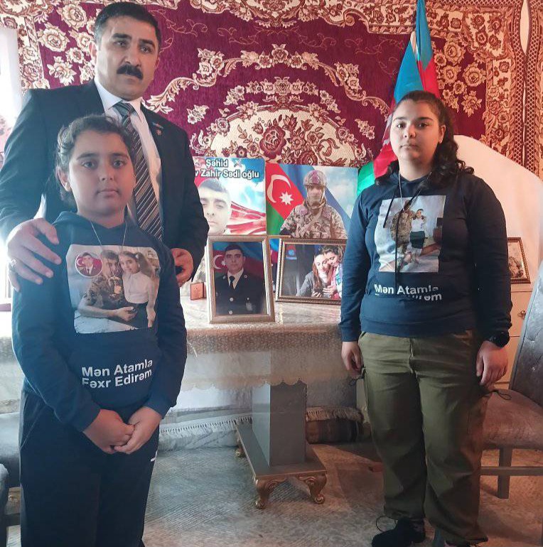 Milli Qəhrəman İbad Hüseynov şəhidin ailəsini ziyarət etdi - FOTO