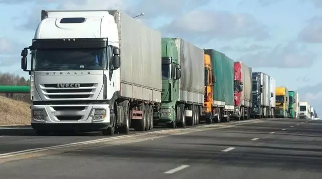 Gömrükdə 176 yük maşını növbə gözləyir