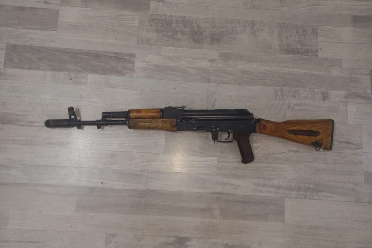 Biləsuvarda avtomat aşkarlandı